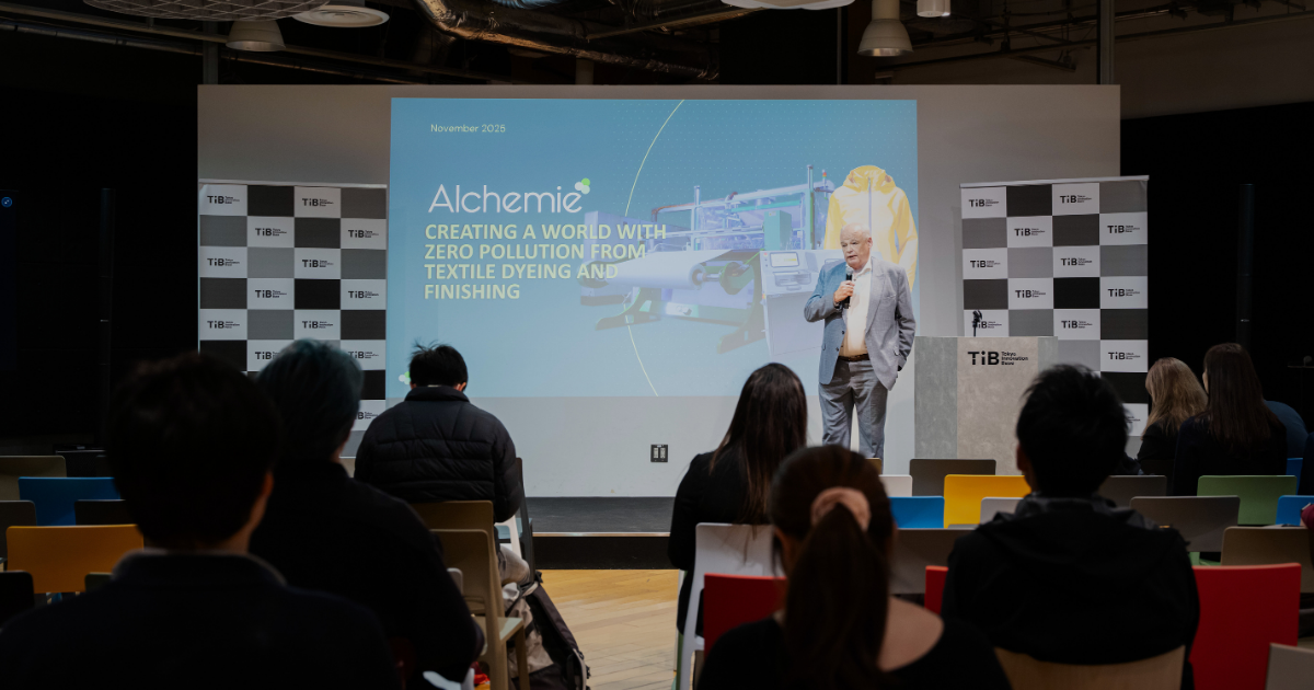 Dr Alan Hudd Presenting Endeavour and Novara